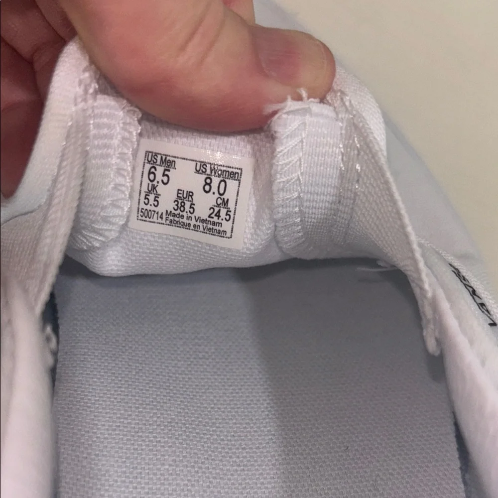 NWOT Vans White Classic Slip-On sneakers. Men's 6.5, Women's 8. Timeless style! - Picture 8 of 8